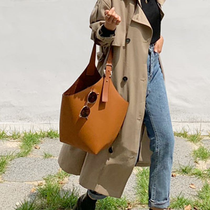 Posh Essence: Camel Classic Bag